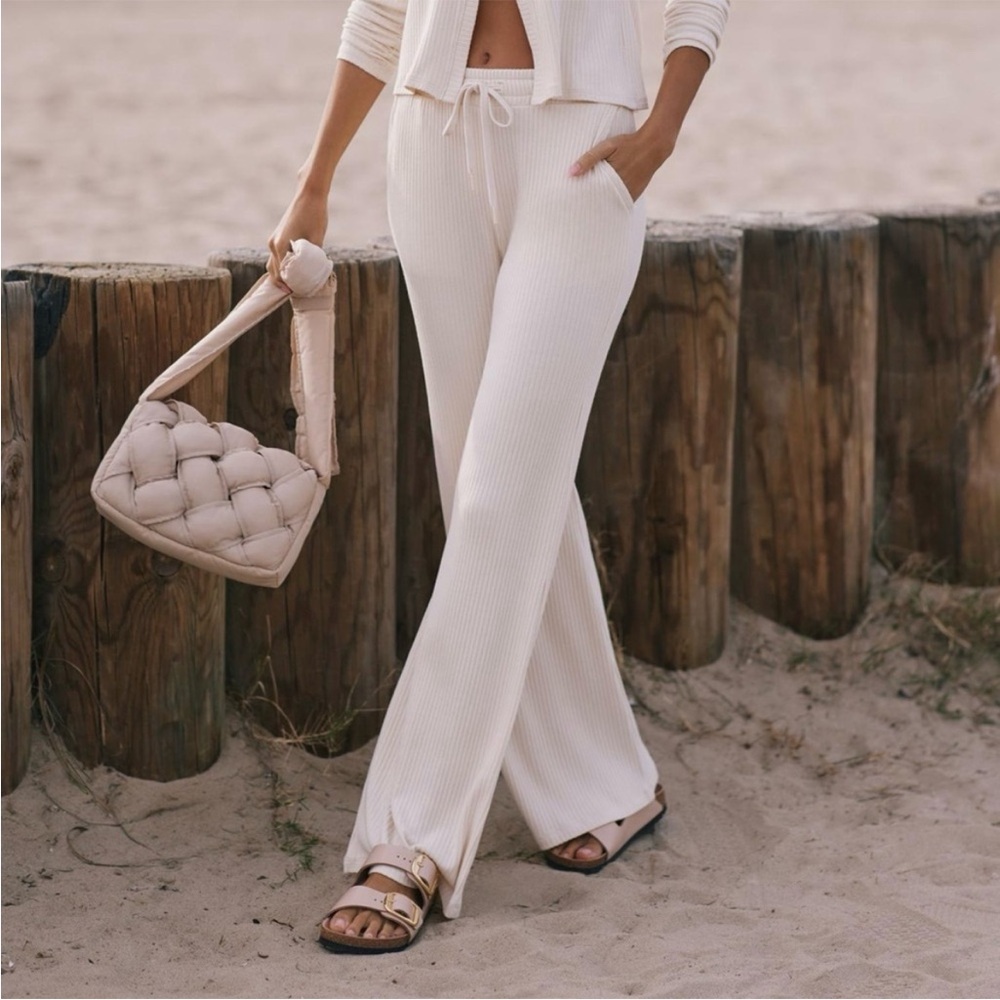 NWOT Beyond Yoga M Ribbed Well Traveled Wide Leg Pants women cream